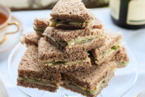 Piccoli sandwich al cetriolo